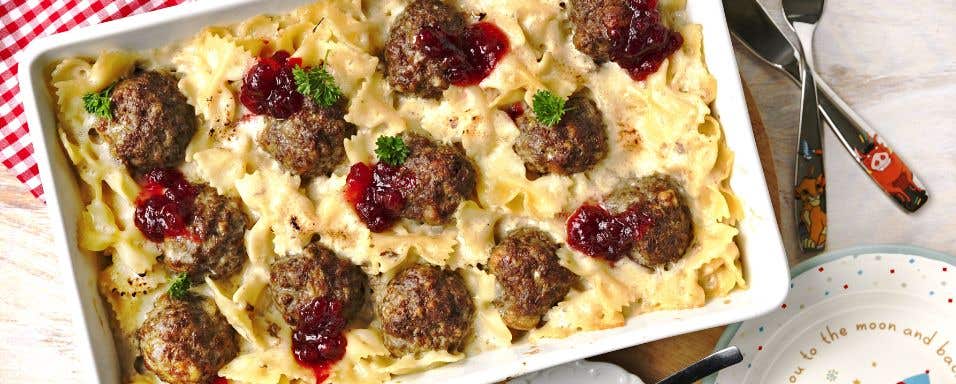 Zapečené švédské masové koule s těstovinami