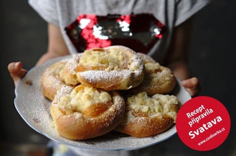 Kynuté koláče s meruňkami a tvarohem