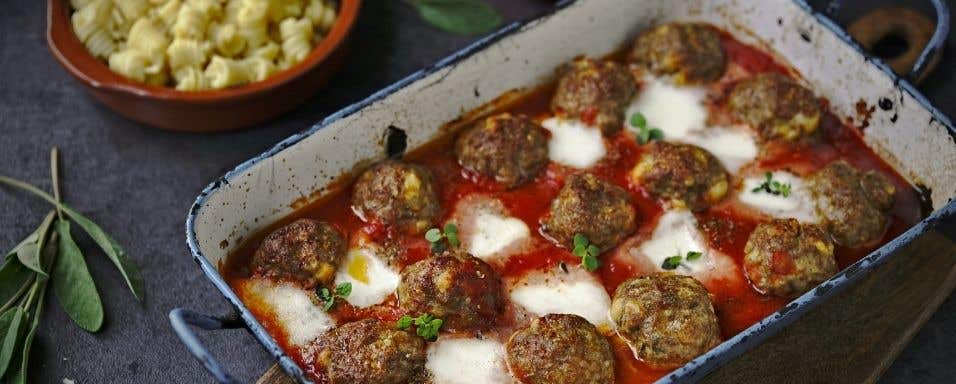 Masové kuličky pečené v rajčatové omáčce s mozzarellou
