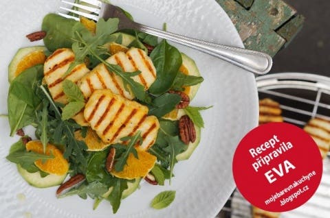 Halloumi salát s pomerančem