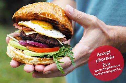 Hamburger se slaninou a vejcem