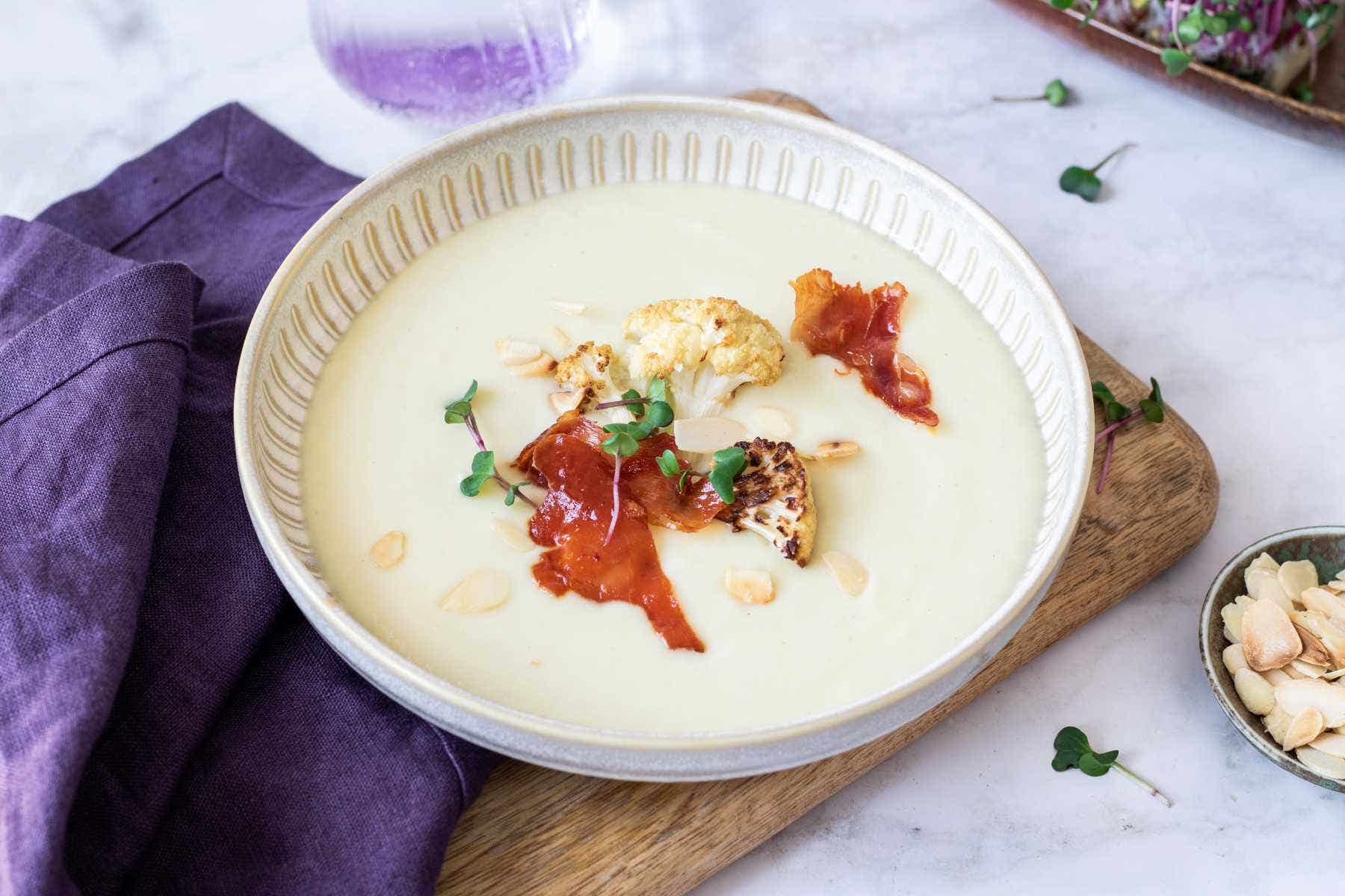 Květáková polévka s parmezánem