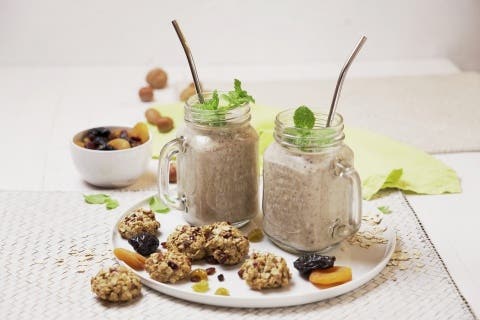 Banánové smoothie a ovesné sušenky