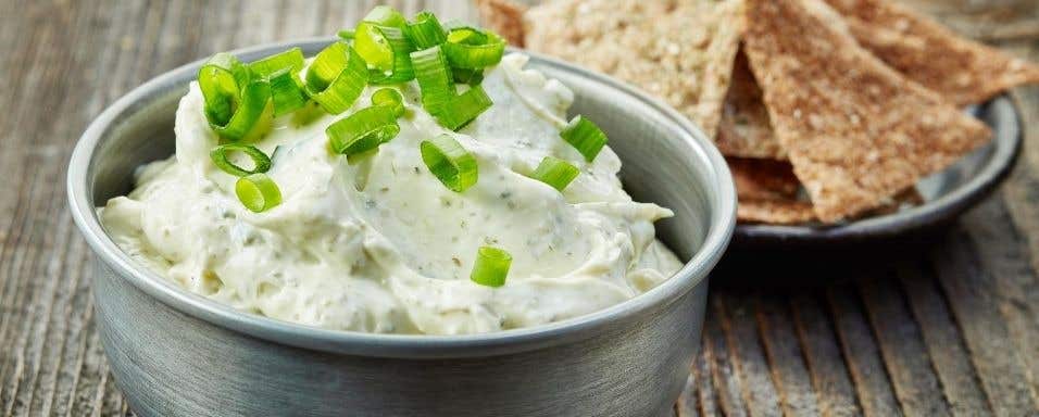 Jogurtový dip s tortillami
