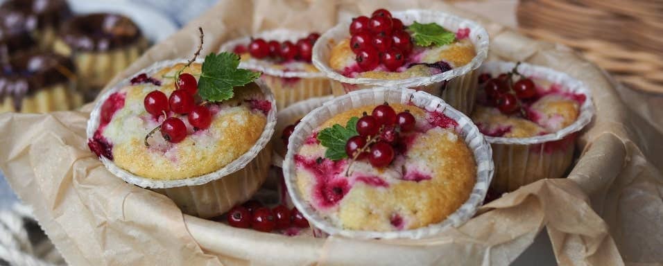 Rybízové muffiny s drobenkou (25 ks)