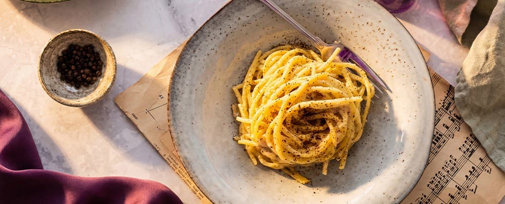 Špagety cacio e pepe