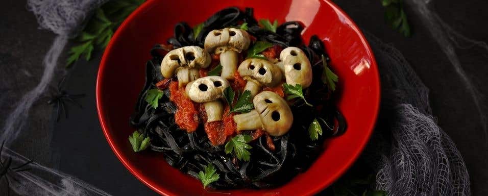 Sépiové linguine s “lebkami” se žampionů