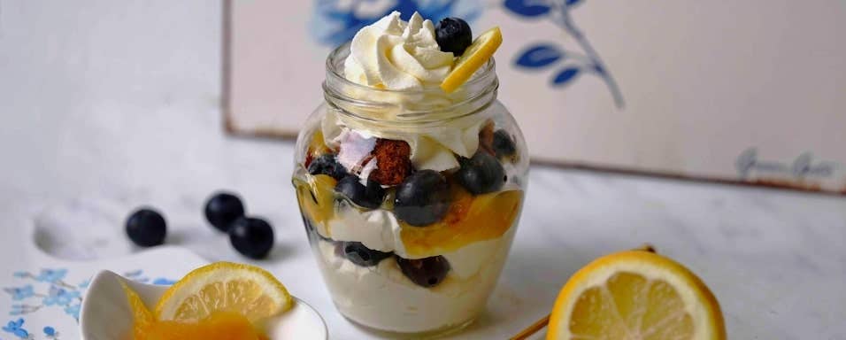 Riffle do skleničky s borůvkami a lemond curd