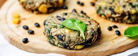 Quinoa hamburgery s fazolemi
