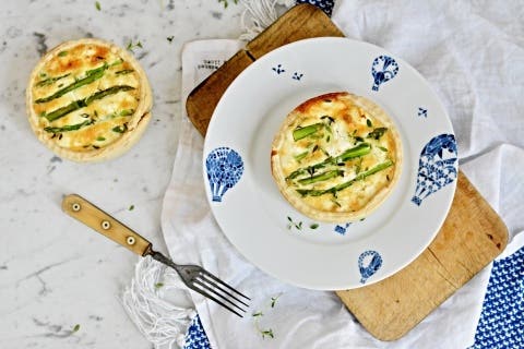 Quiche se zeleným chřestem a kozím sýrem