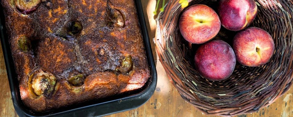 Broskvová třená buchta se skořicovým vírem