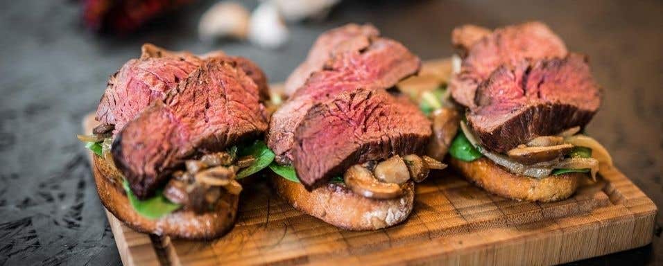 Cabernet Sauvignon a topinka s hovězím steakem a žampiony