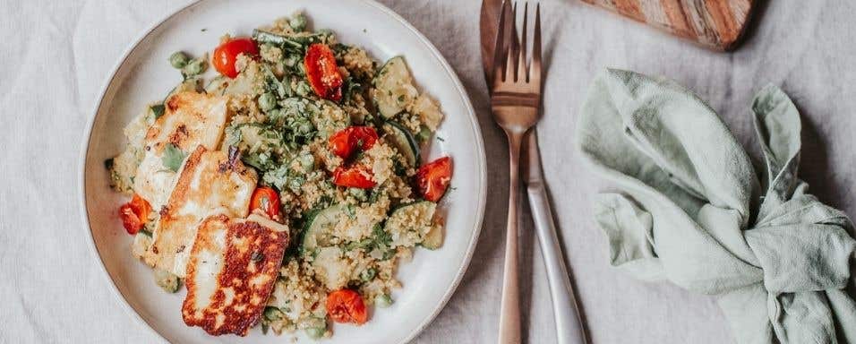 Hráškový kuskus s restovanou zeleninou a sýrem halloumi