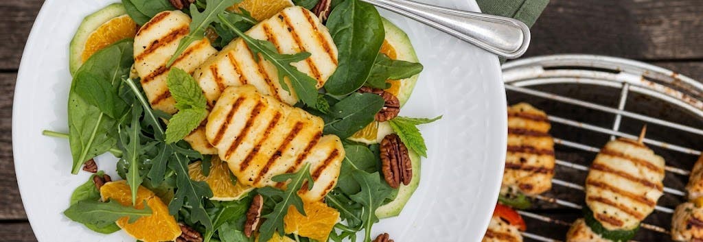 Halloumi salát s pomerančem