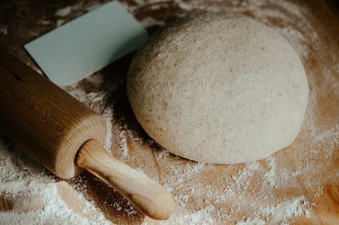 Domácí těsto na pizzu