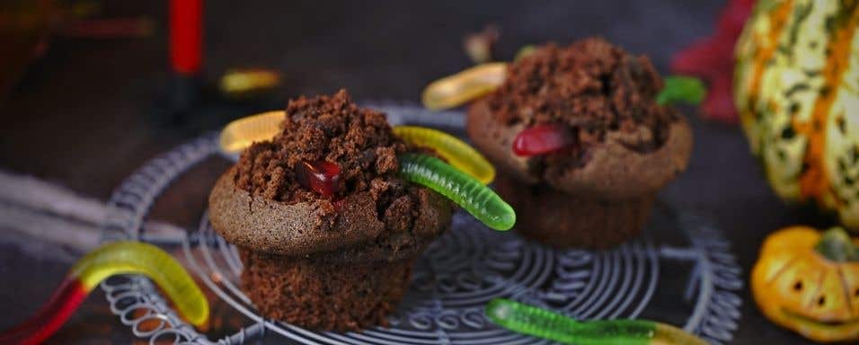 Čokoládové muffiny s želé červíky