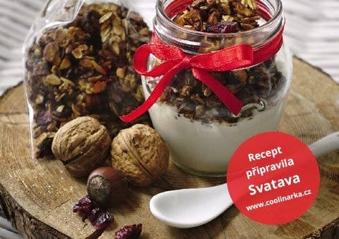 Ořechová granola