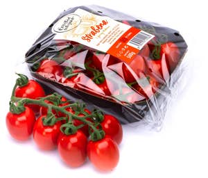 Čerstvě utrženo Rajčata cherry červená srdcovitá na stonku "Strabena", balení