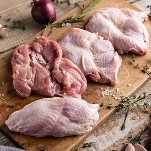 Náhled kategorie Authentic Farmářské kuřecí stehenní řízky s kůží a bez kosti 4ks